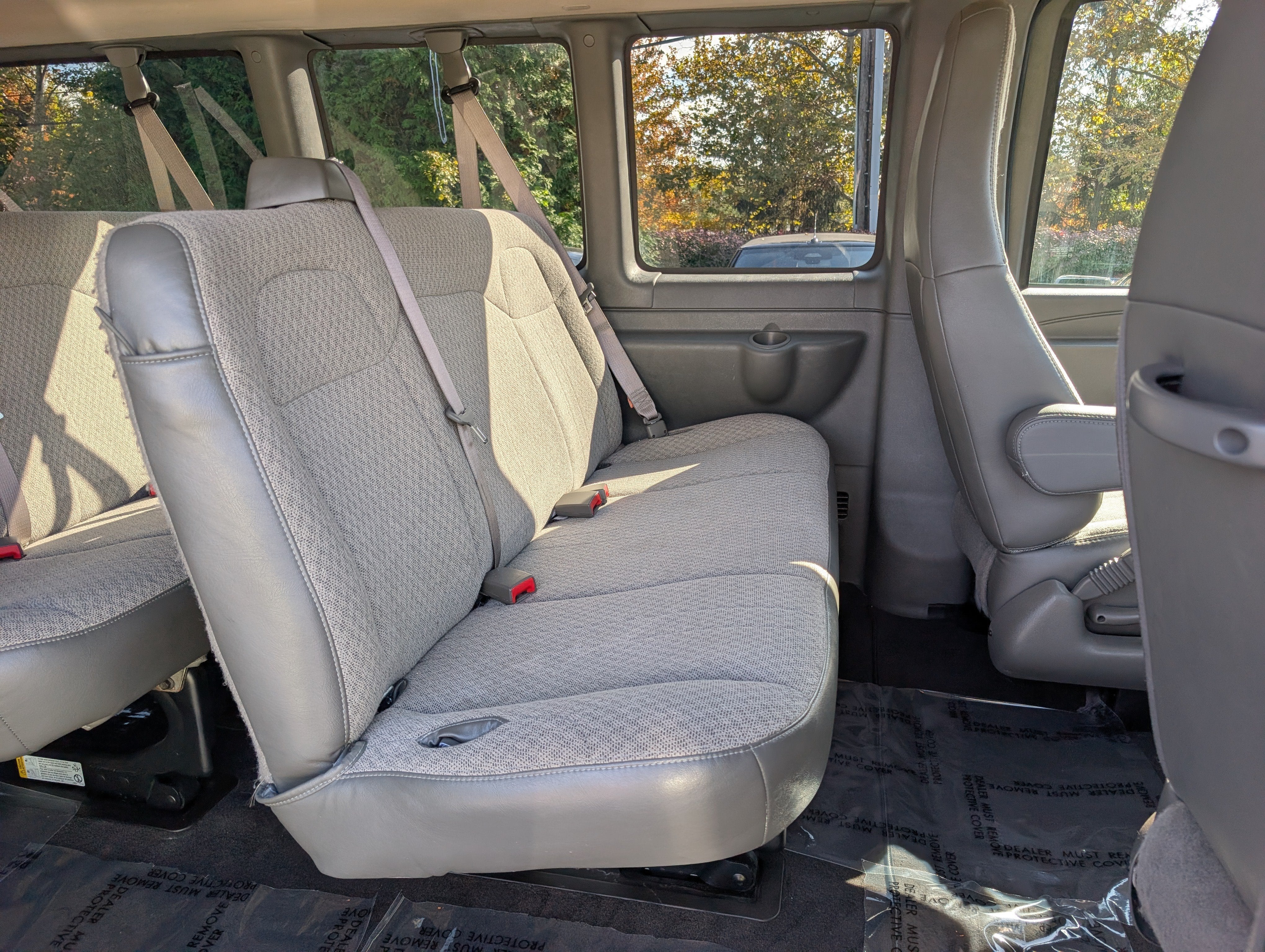 2025 Chevrolet Express Passenger 1LT