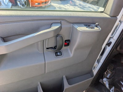 2025 Chevrolet Express Passenger 1LT