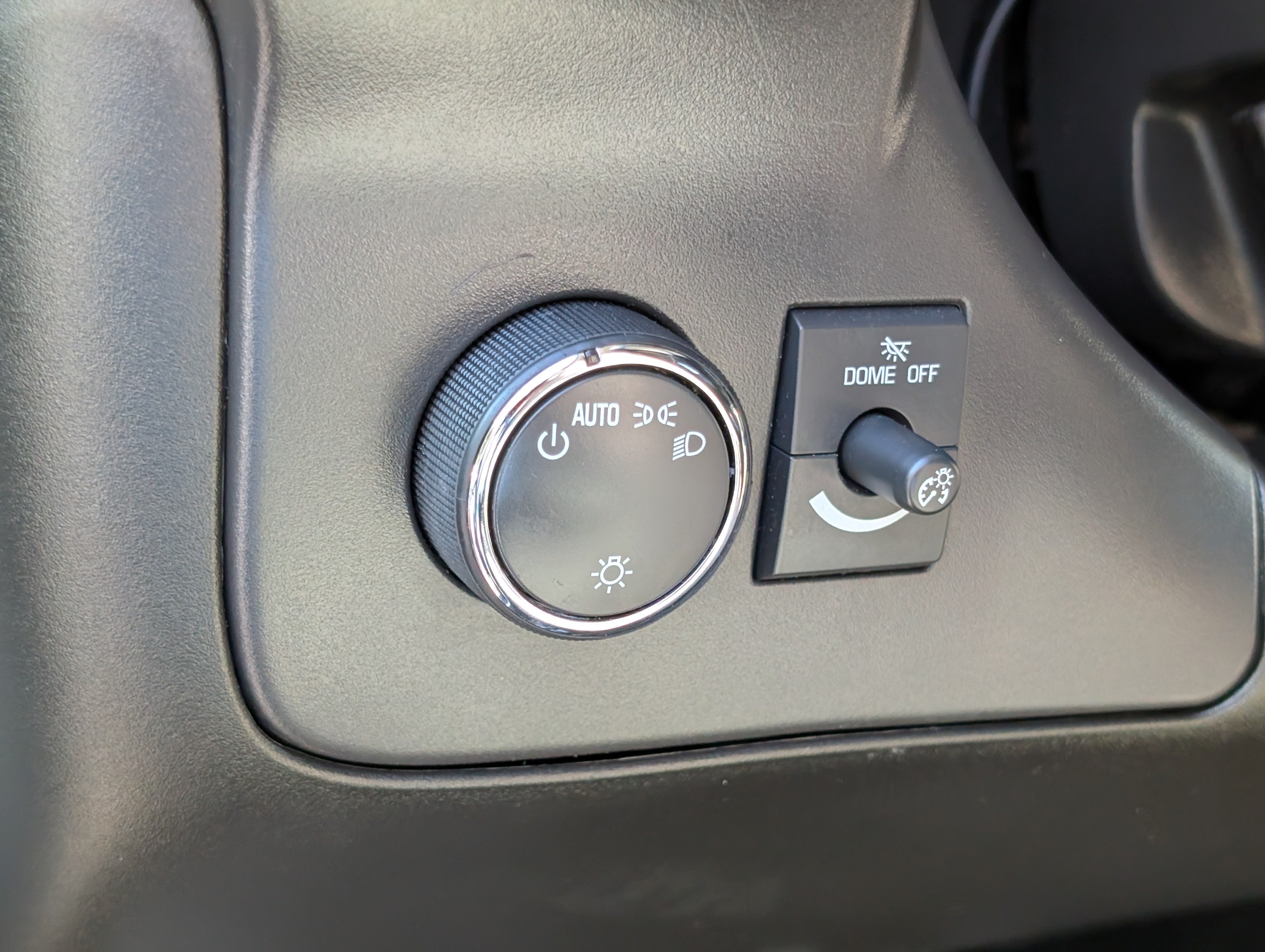2025 Chevrolet Express Passenger 1LT