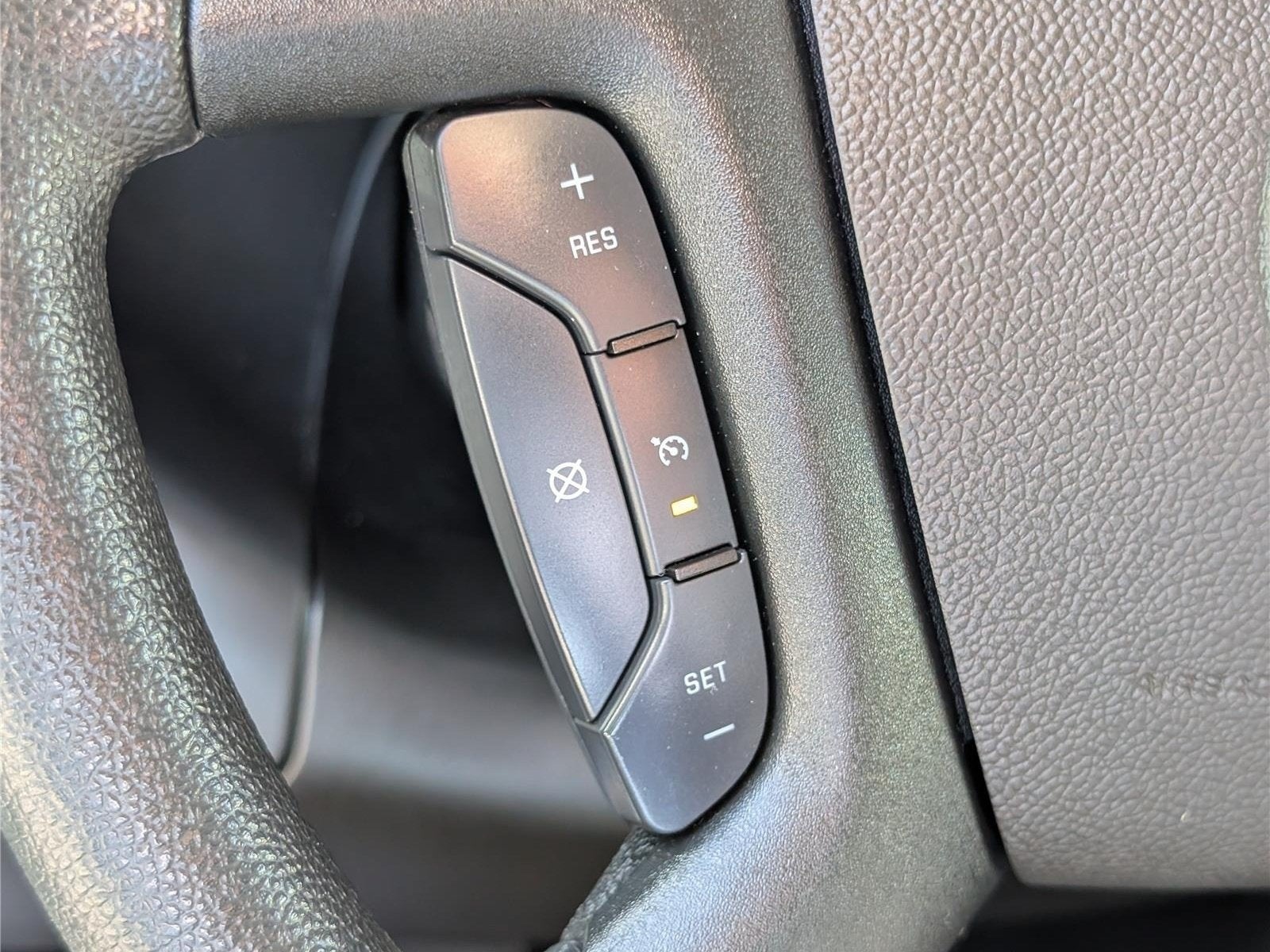 2025 Chevrolet Express Passenger 1LT