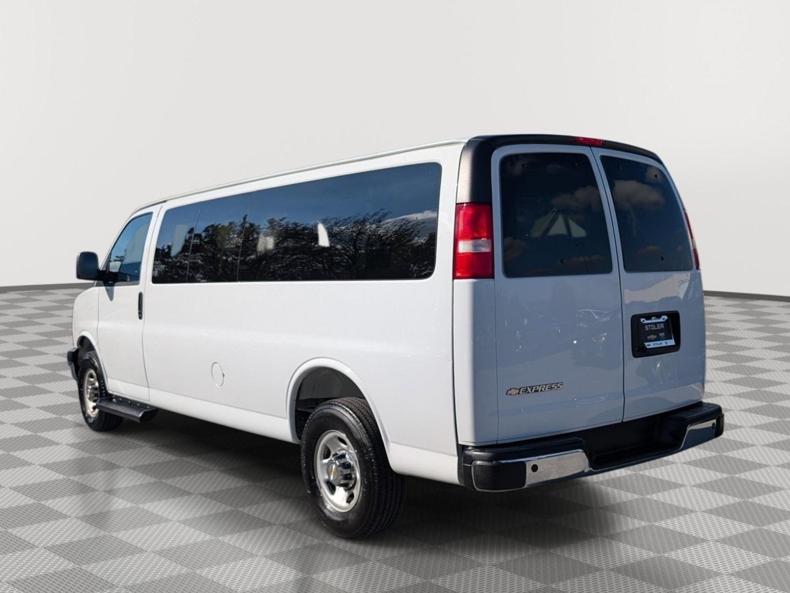 2025 Chevrolet Express Passenger 1LT