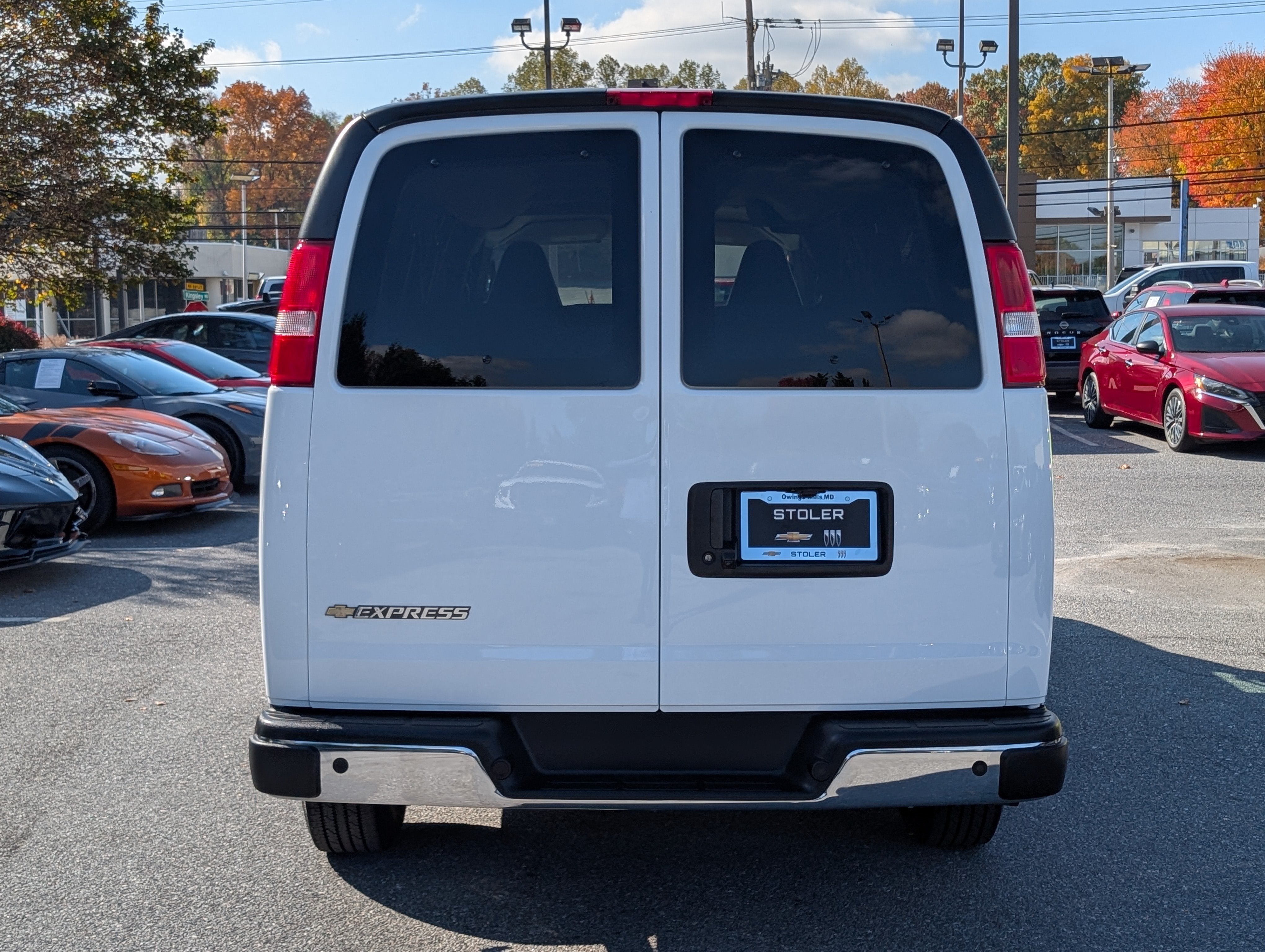 2025 Chevrolet Express Passenger 1LT