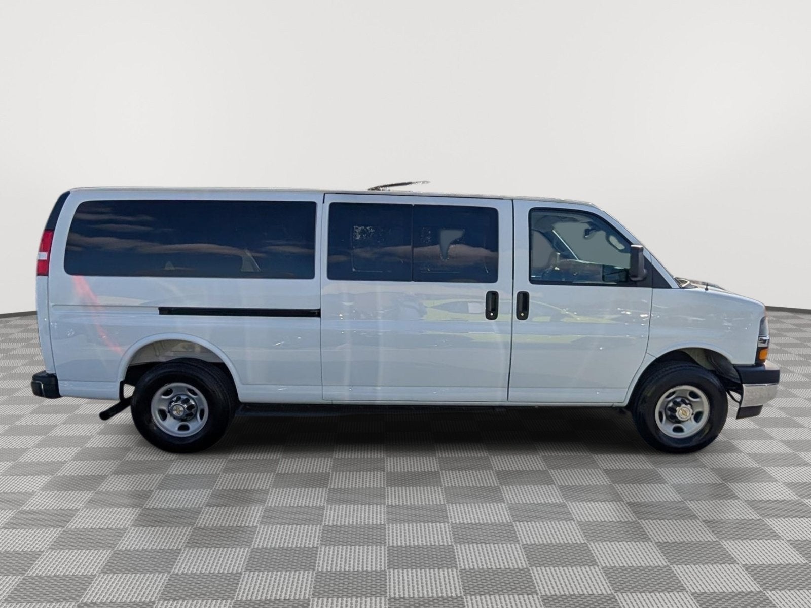 2025 Chevrolet Express Passenger 1LT