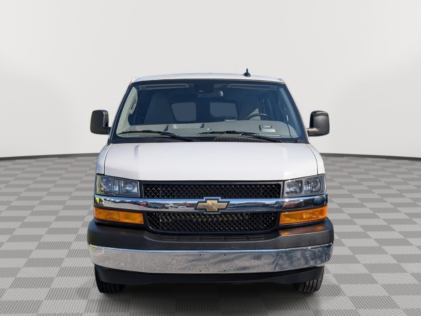 2025 Chevrolet Express Passenger 1LT