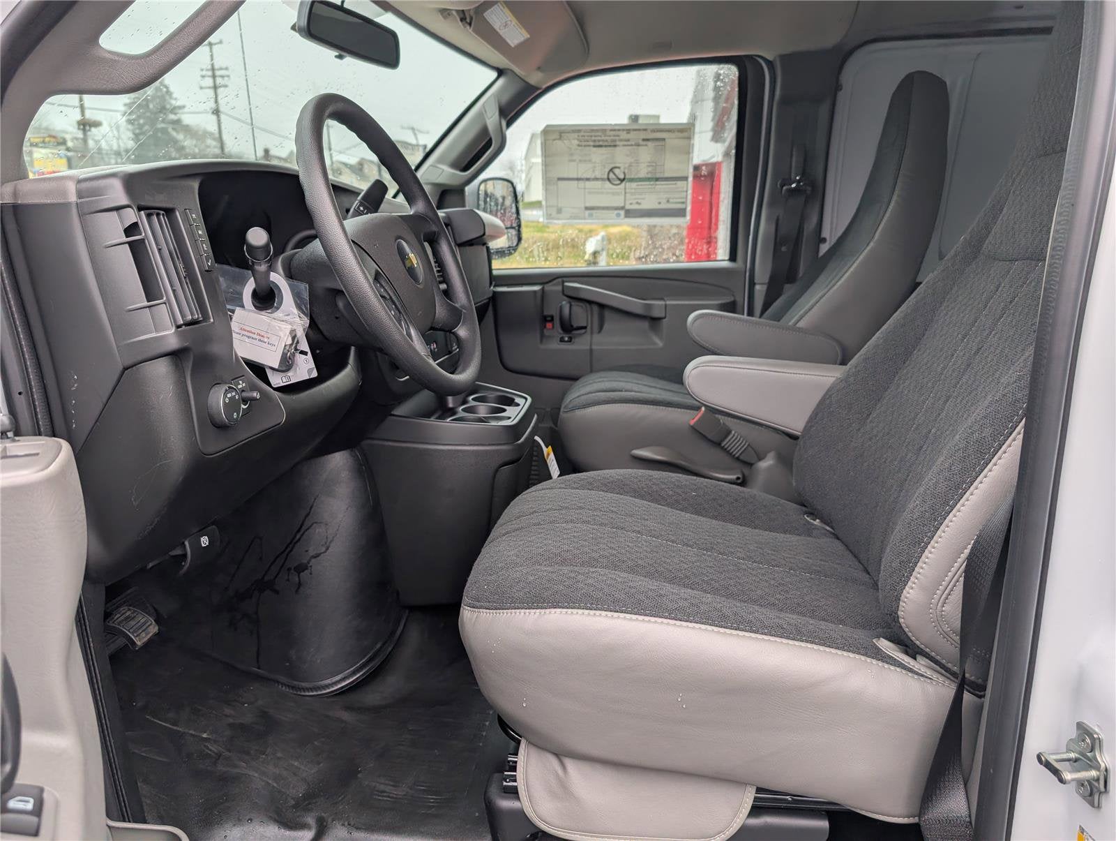 2025 Chevrolet Express Cargo WT