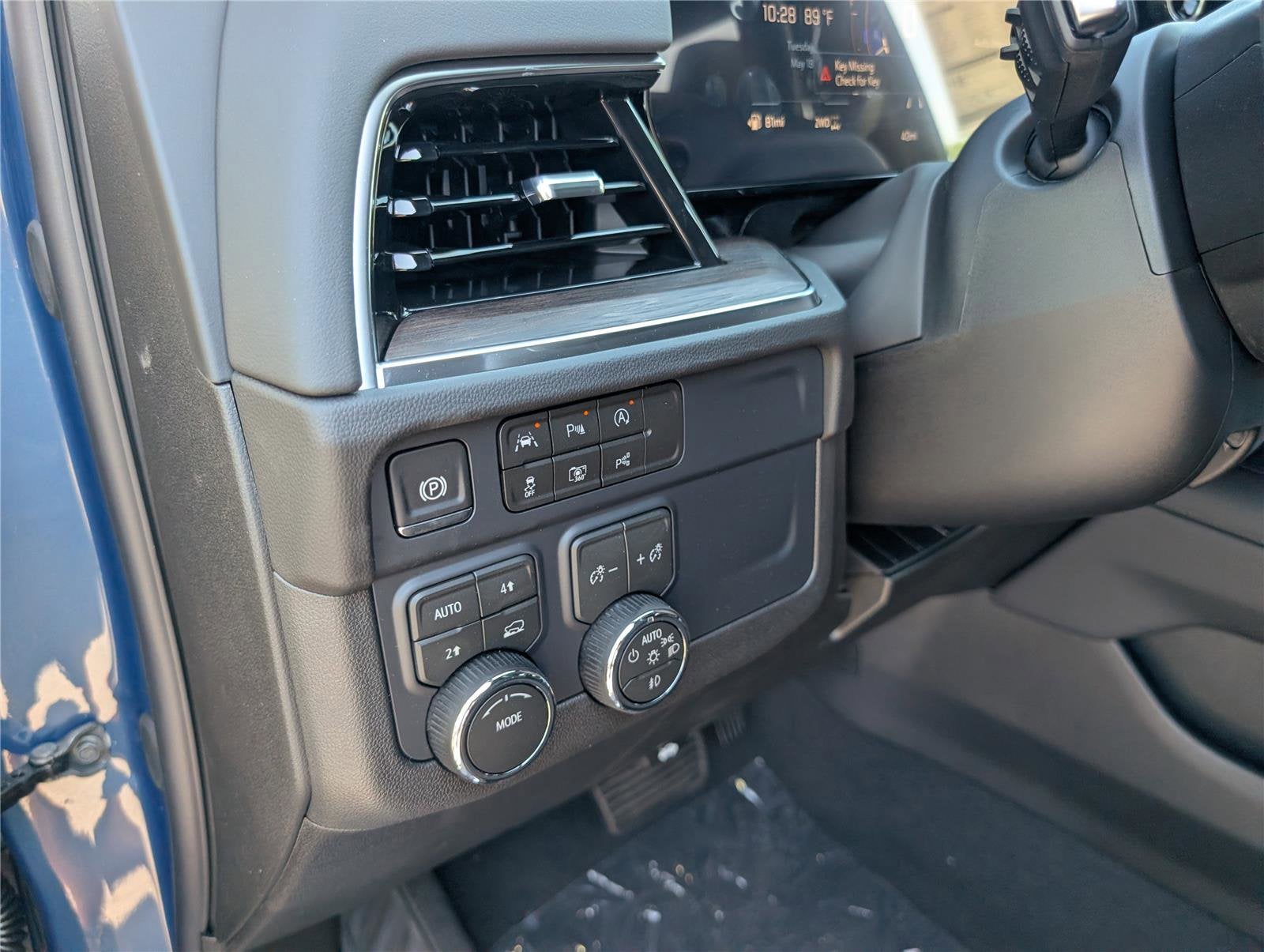 2026 Chevrolet Suburban LT - Photo 21