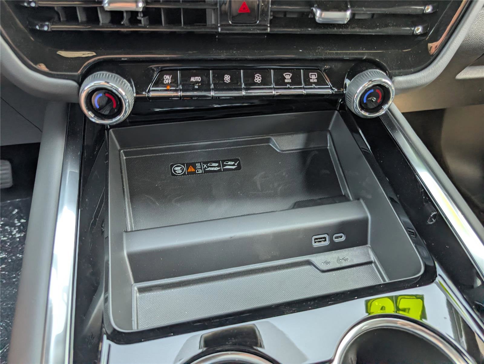 2026 Chevrolet Suburban LT - Photo 24