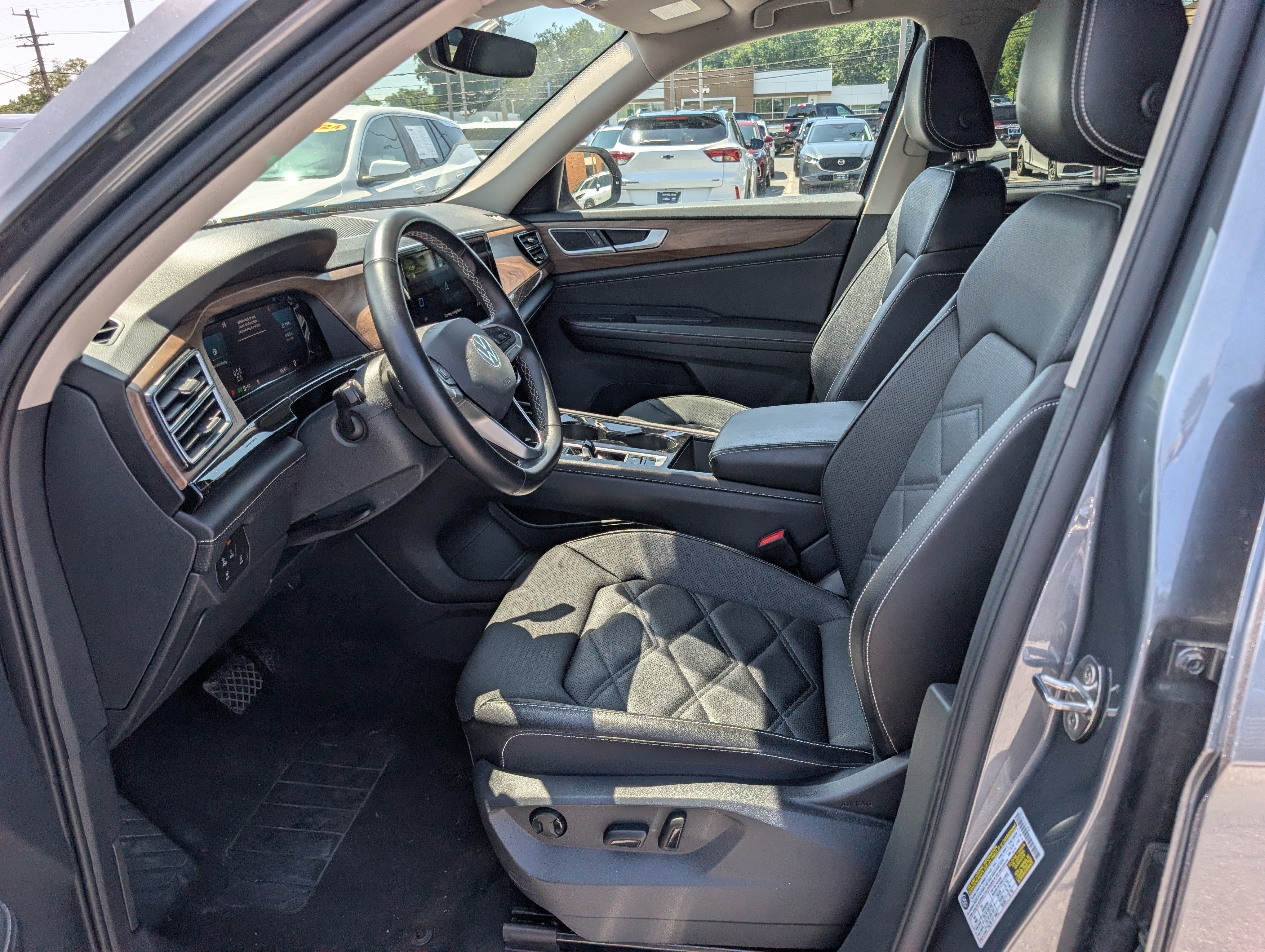 2025 Volkswagen Atlas 2.0T SE w/Technology