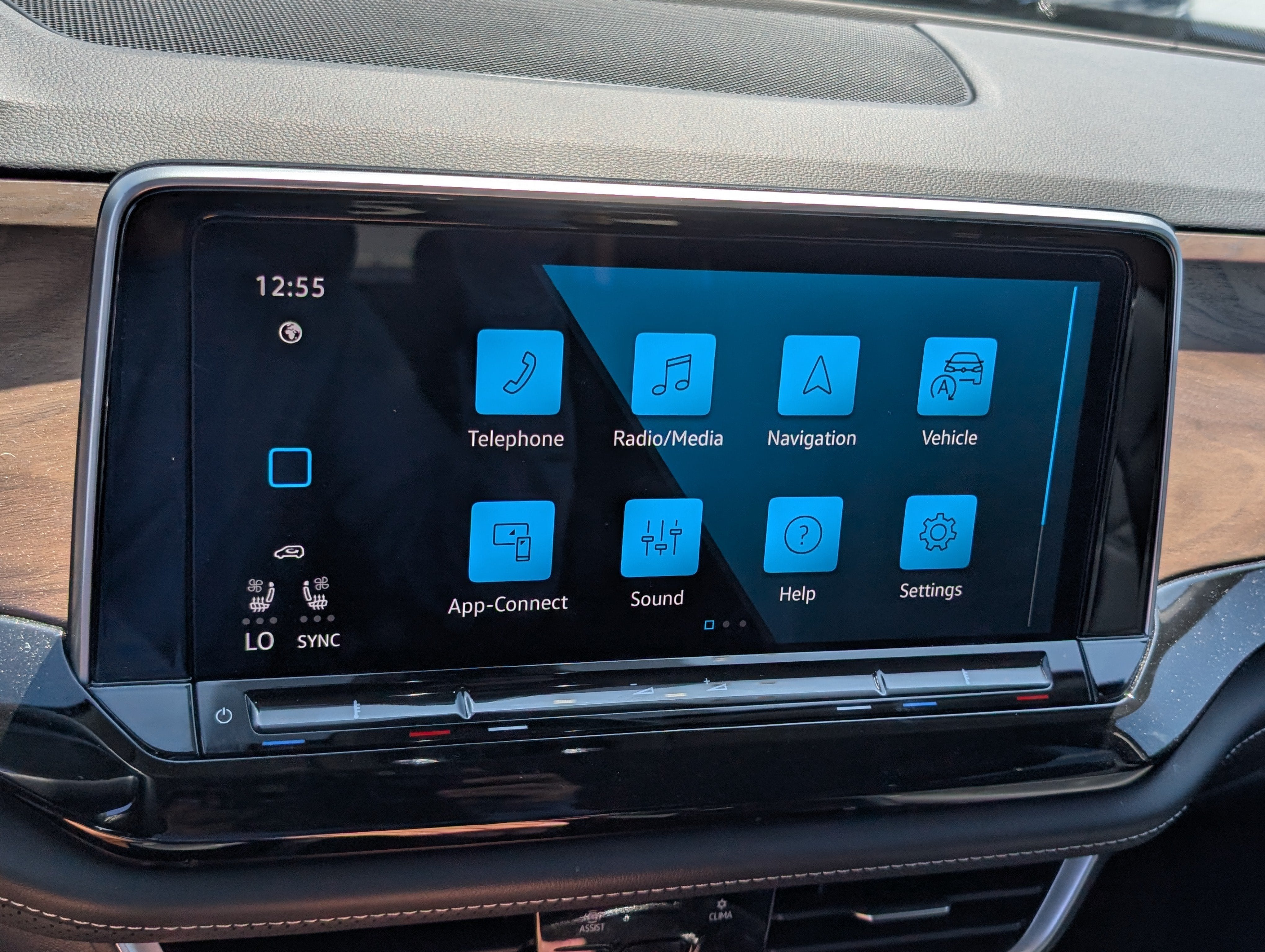 2025 Volkswagen Atlas 2.0T SE w/Technology