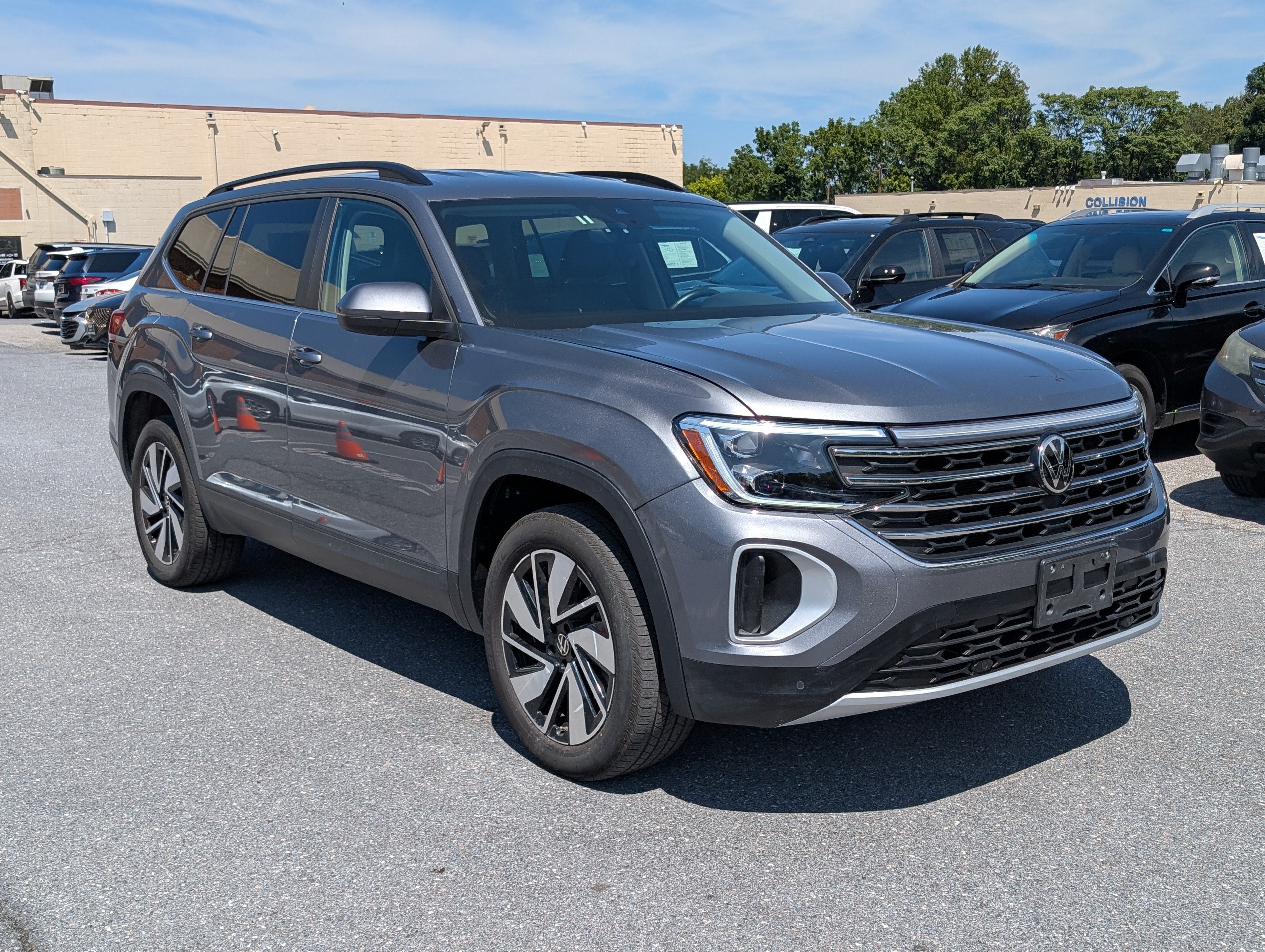 2025 Volkswagen Atlas 2.0T SE w/Technology
