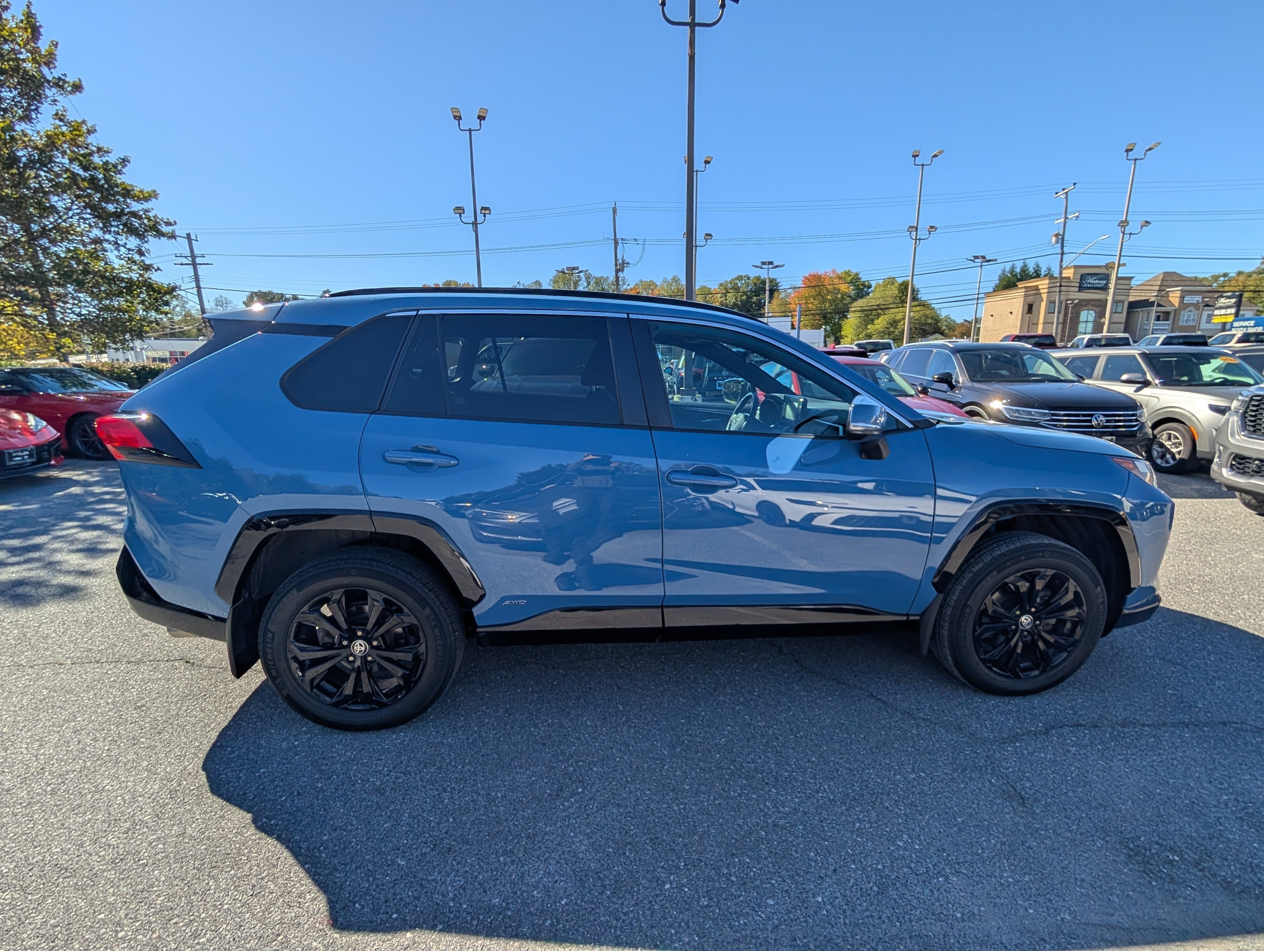 2022 Toyota RAV4 Hybrid SE