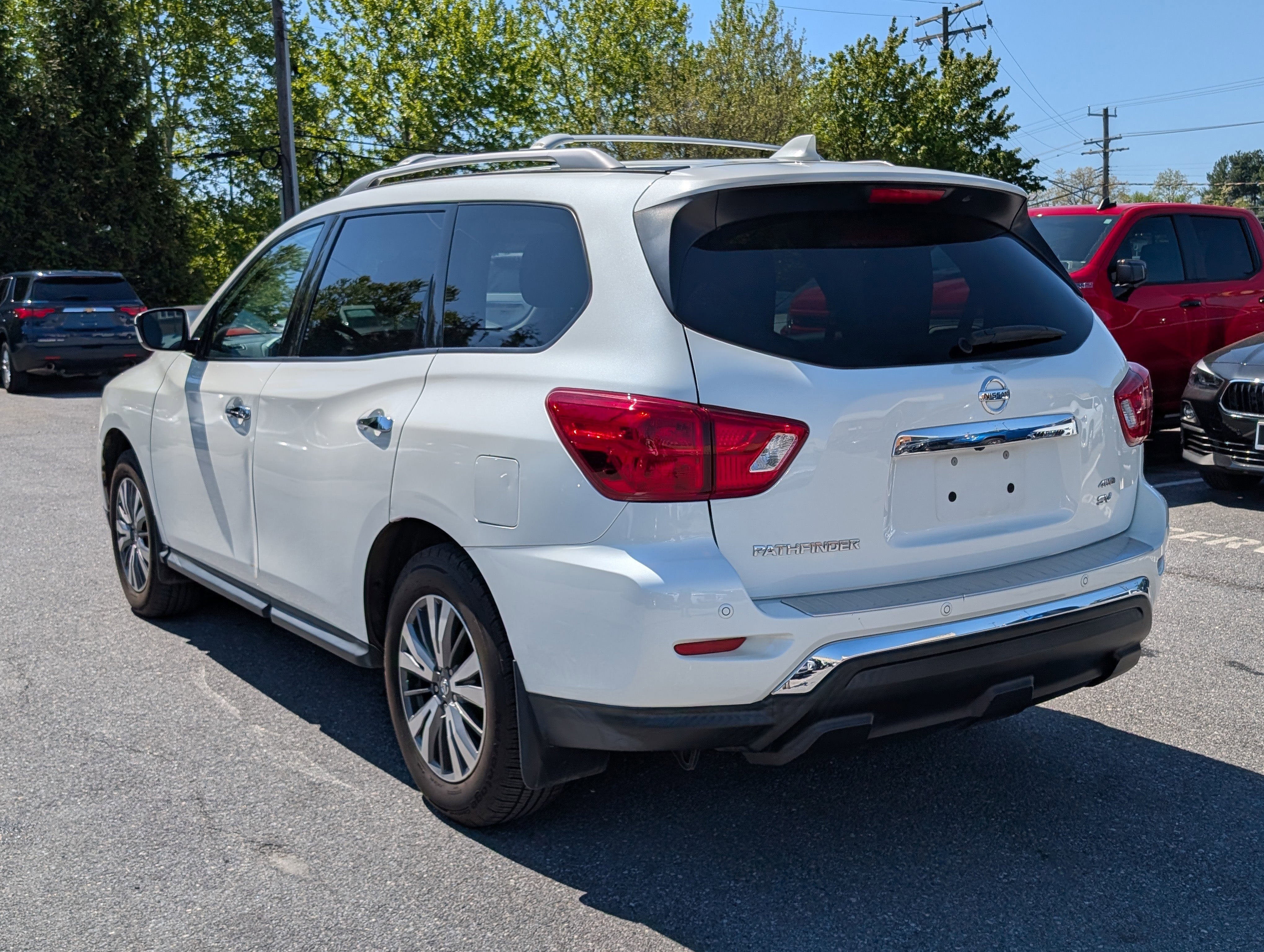 2020 Nissan Pathfinder SV