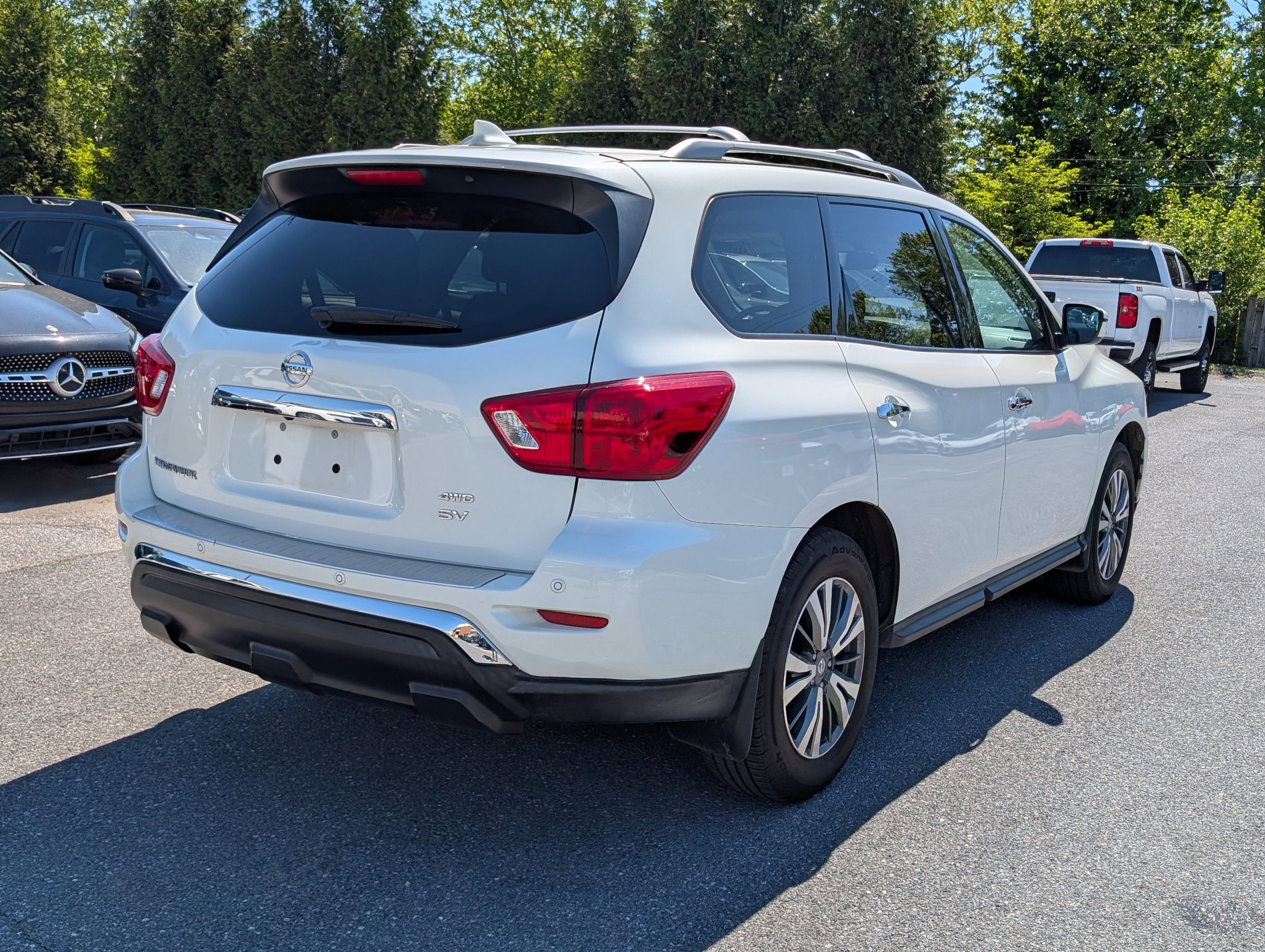 2020 Nissan Pathfinder SV