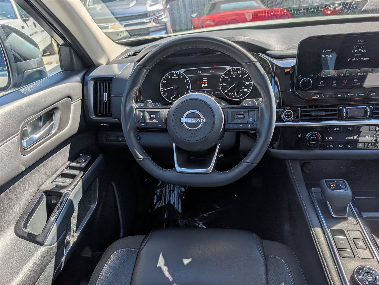 2024 Nissan Pathfinder SL