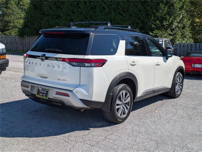 2024 Nissan Pathfinder SL